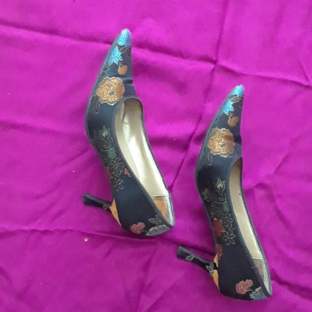 Heels - Picture 4 of 4